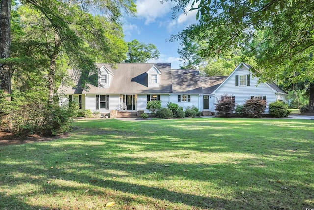 view of front facade featuring a front lawn