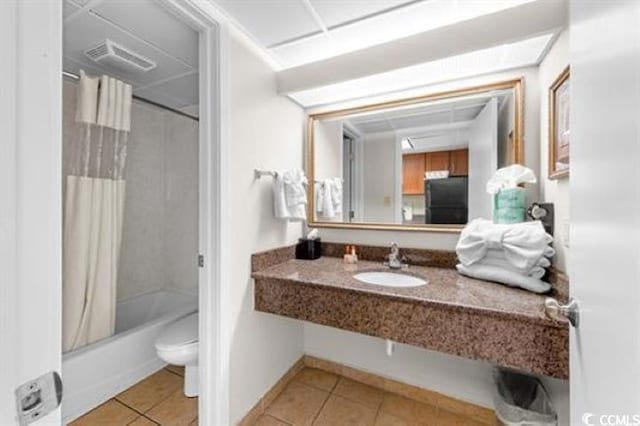 1105 S Ocean Blvd Unit 630, Myrtle Beach, SC 29577 - full bath with a sink, tile patterned floors, toilet, shower / tub combo with curtain, and baseboards