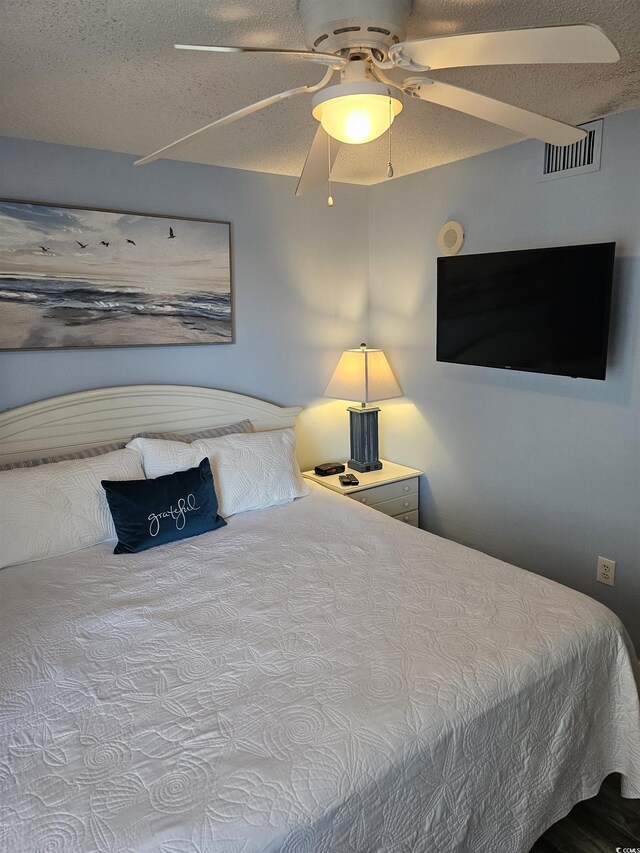 bedroom featuring a textured ceiling and a ceiling fan