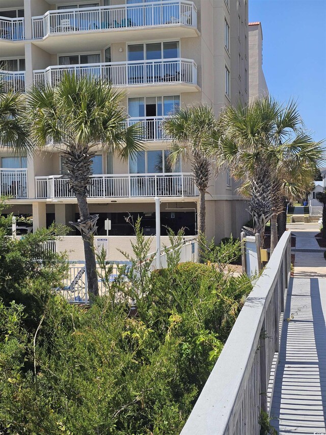 view of apartment building / complex