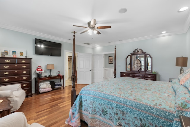bedroom featuring wood finished floors, a ceiling fan, visible vents, ornamental molding, and recessed lighting