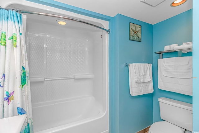 full bathroom with toilet and shower / tub combo with curtain