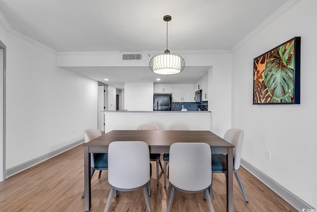 7100 N Ocean Blvd Unit 317, Myrtle Beach, SC 29572 - dining area with light wood finished floors, crown molding, baseboards, and recessed lighting