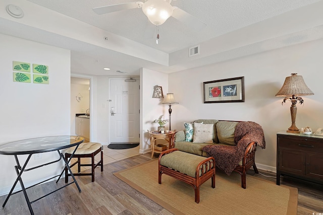 living area featuring visible vents, baseboards, ceiling fan, recessed lighting, and light wood-type flooring