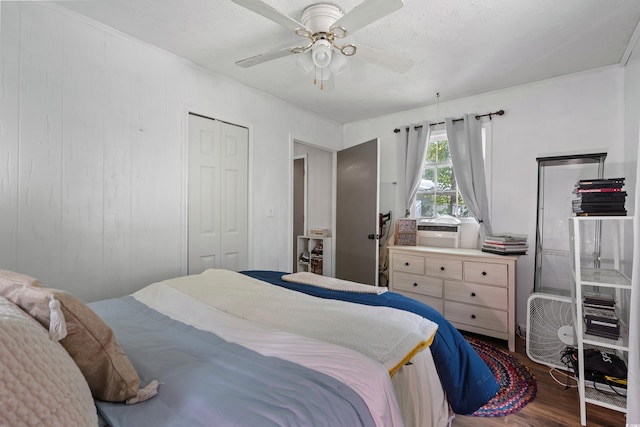 bedroom with wood finished floors, a closet, a ceiling fan, and a textured ceiling