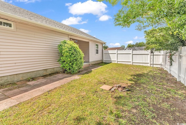 9616 Sullivan Dr, Murrells Inlet, SC 29576 - view of yard with fence