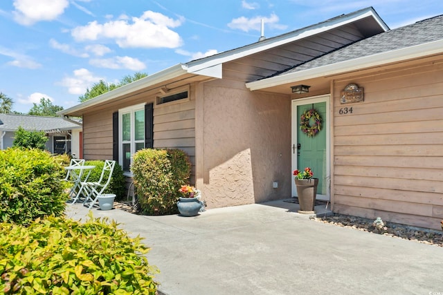 view of exterior entry with stucco siding