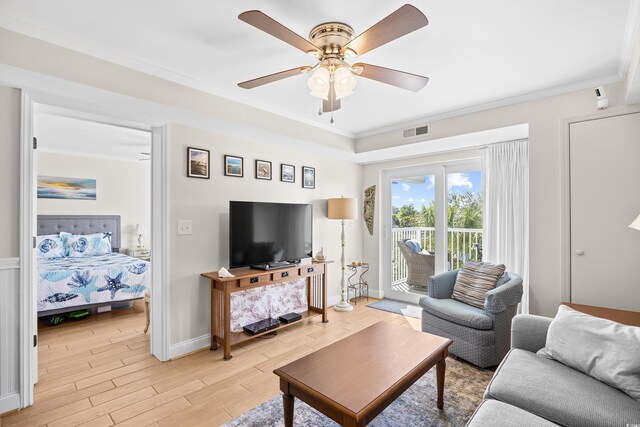 living area with visible vents, crown molding, light wood-style flooring, and ceiling fan