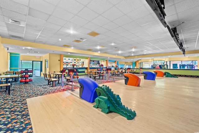 misc room featuring visible vents and a drop ceiling