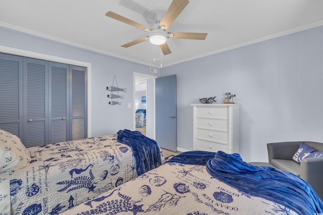 bedroom featuring ornamental molding, a ceiling fan, a closet, and visible vents