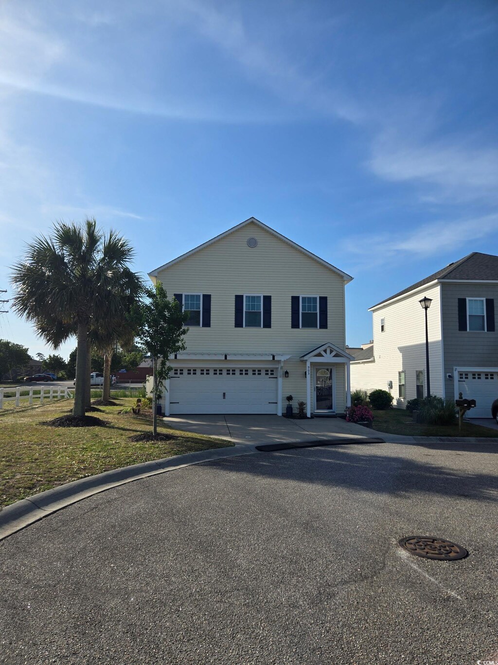 view of front of property with an attached garage and driveway