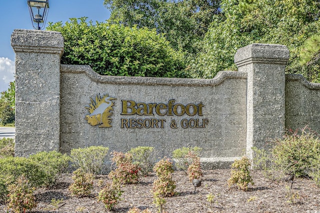 view of community / neighborhood sign