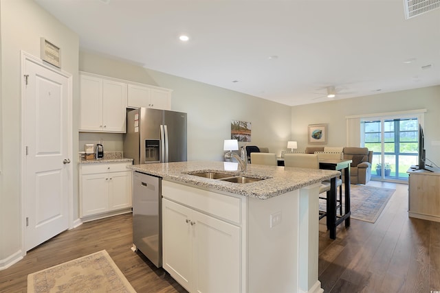 kitchen featuring visible vents, dark wood-style flooring, open floor plan, a sink, and stainless steel appliances