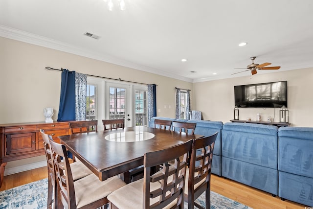 dining room with ceiling fan, recessed lighting, light wood-type flooring, visible vents, and ornamental molding