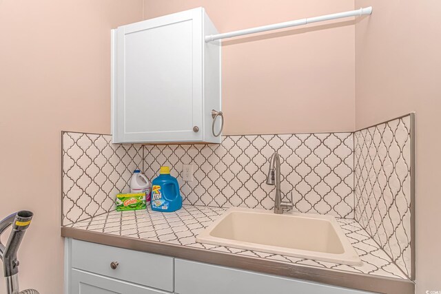 bathroom with backsplash and vanity