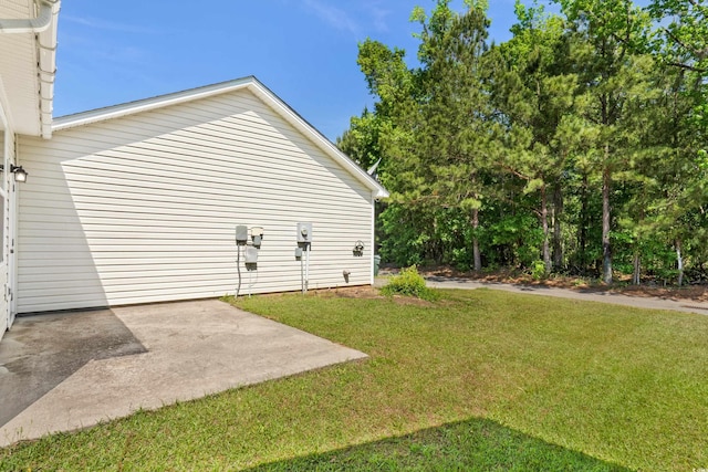 view of yard with a patio