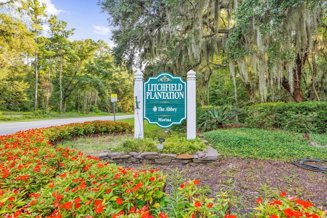view of community / neighborhood sign
