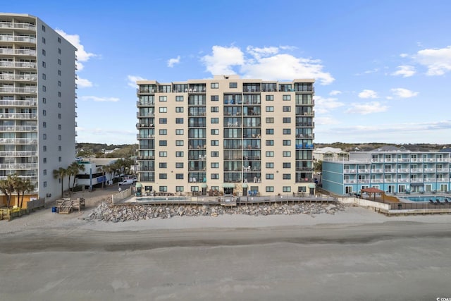 view of apartment building / complex