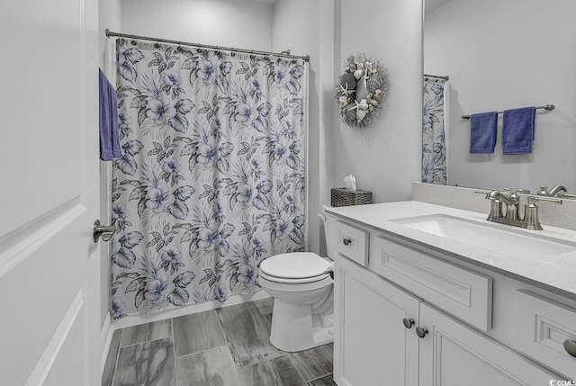 full bathroom with vanity, toilet, and a shower with curtain