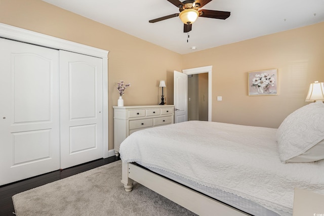 bedroom with baseboards, a ceiling fan, and a closet