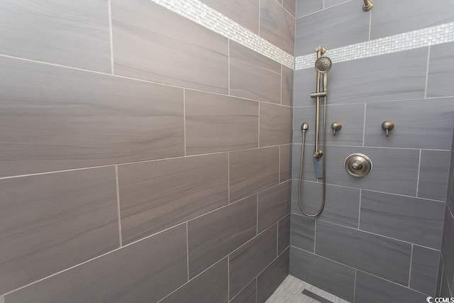 full bathroom featuring tiled shower
