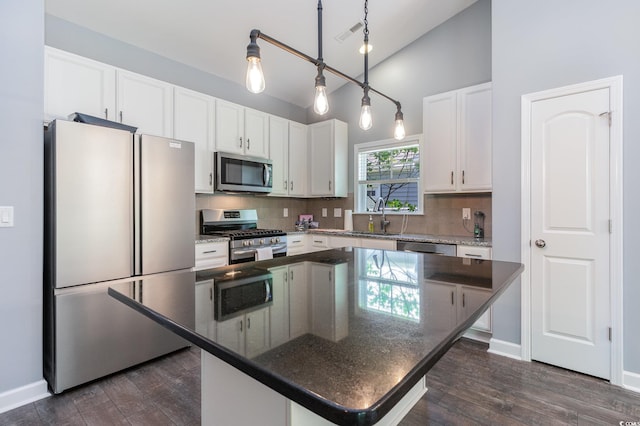 5581 Plantersville Pl, Myrtle Beach, SC 29579 - kitchen featuring stainless steel appliances, a center island, a sink, decorative backsplash, and dark wood-type flooring