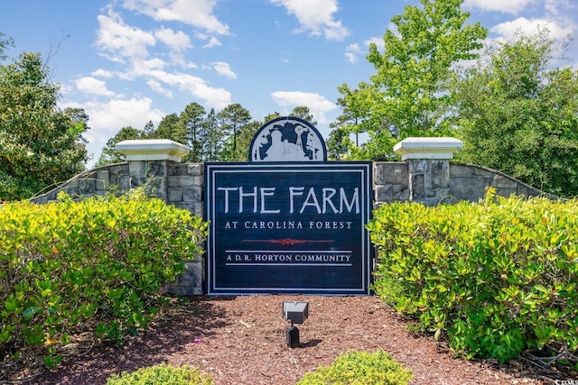 view of community / neighborhood sign