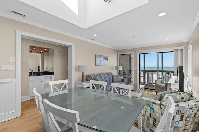 dining room featuring recessed lighting, visible vents, ornamental molding, and light wood-style floors