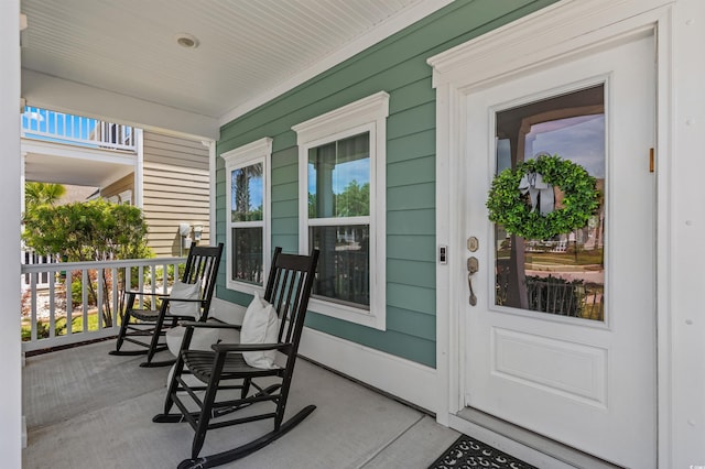 entrance to property featuring covered porch