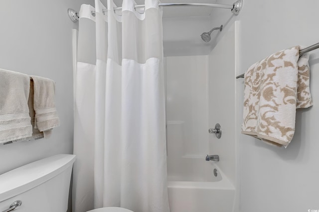 full bath featuring toilet and shower / bath combo