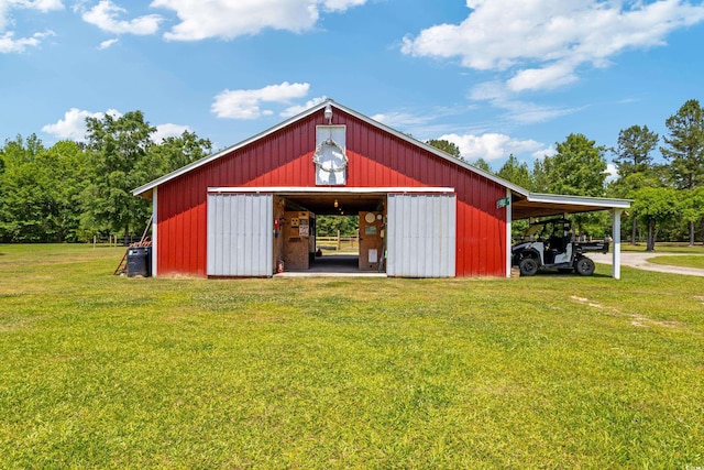 view of pole building featuring a lawn