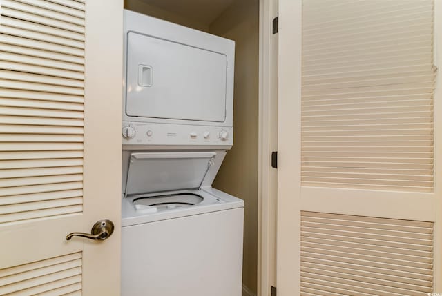 8121 Amalfi Pl Unit 4-801, Myrtle Beach, SC 29572 - laundry area featuring estacked washer and dryer