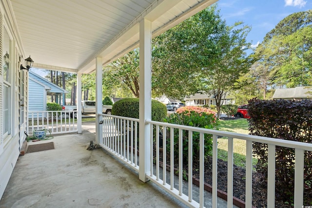 balcony featuring covered porch