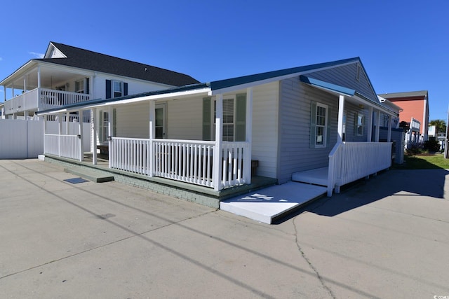 view of front facade with covered porch