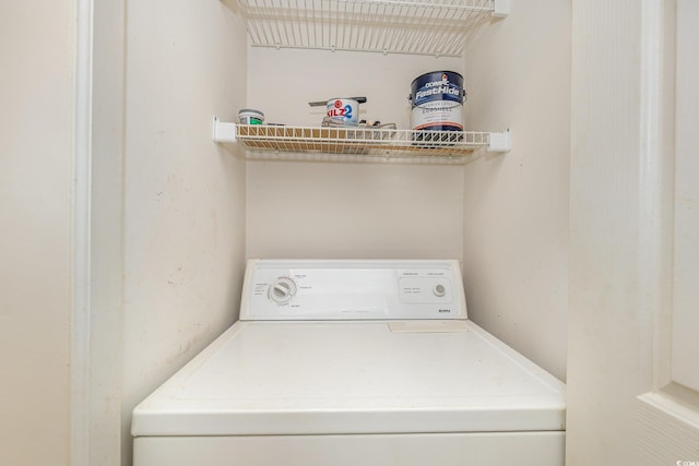 washroom with washer / clothes dryer and laundry area