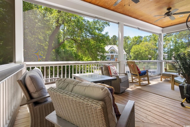 sunroom featuring outdoor lounge area and a ceiling fan