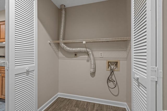 900 Courtyard Dr Unit K7, Myrtle Beach, SC 29577 - clothes washing area featuring baseboards, hookup for a washing machine, hookup for an electric dryer, and dark wood-type flooring