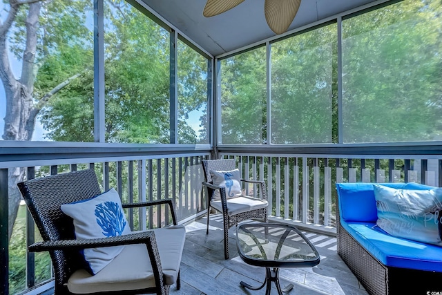 sunroom / solarium with a ceiling fan