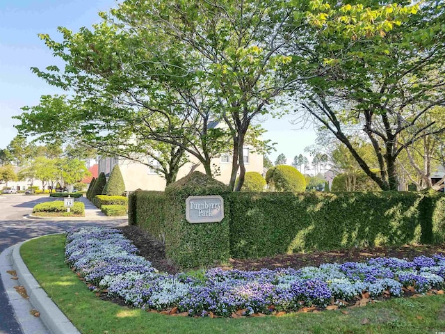 view of community / neighborhood sign