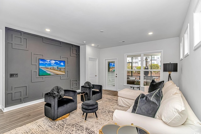 living area featuring baseboards, recessed lighting, and wood finished floors