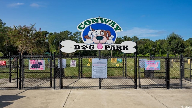 733 Choctaw Dr, Conway, SC 29526 - surrounding community featuring a gate and a dog friendly area