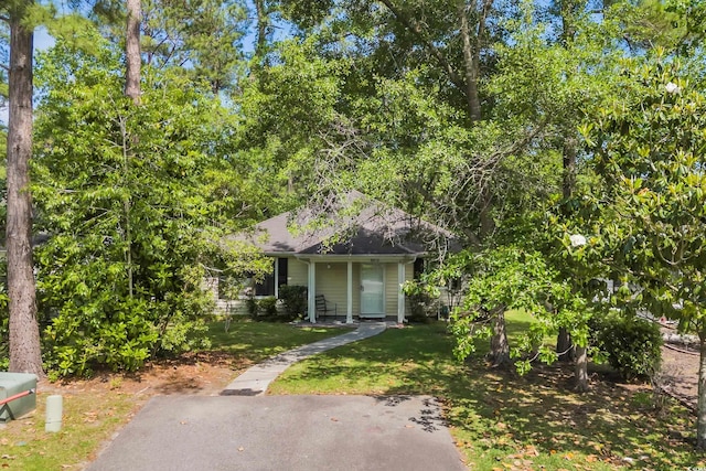 6612 Wintergreen Pt, Myrtle Beach, SC 29588 - view of front of property with a front yard