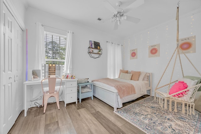 1203 Crooked Oak Dr, Pawleys Island, SC 29585 - bedroom featuring a closet, light wood-type flooring, visible vents, and ceiling fan