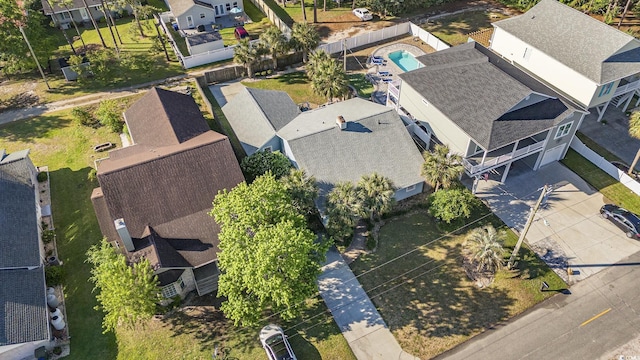 view of front of home featuring a front lawn