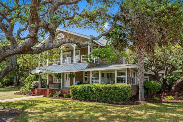 4003 N Ocean Blvd, Myrtle Beach, SC 29577 - view of front facade featuring a balcony, a porch, and a front lawn