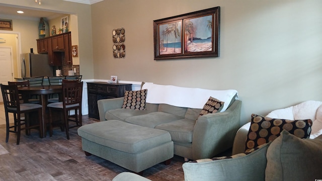 living area with dark wood-type flooring, crown molding, and recessed lighting
