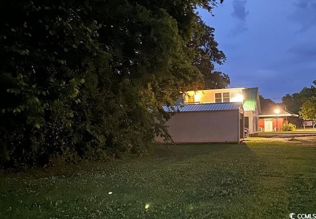 207 E Bobby Gerald Pkwy, Marion, SC 29571 - back of property featuring metal roof and a lawn