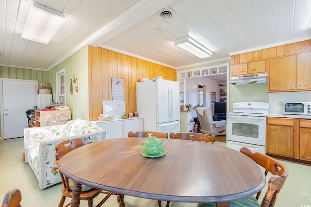 215 28th Ave S, Myrtle Beach, SC 29577 - dining space featuring crown molding
