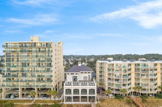 view of apartment building / complex