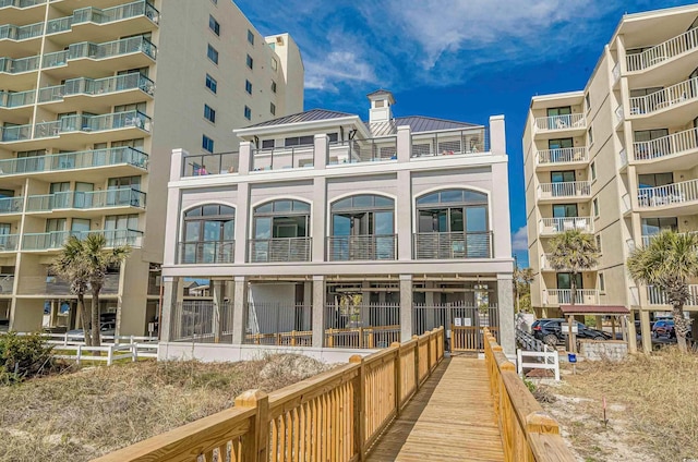 view of apartment building / complex